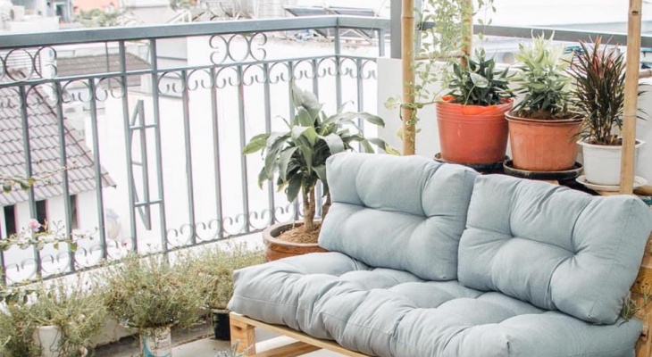 NHỮNG CHẤT LIỆU LÀM ĐẸP SOFA Ở BAN CÔNG